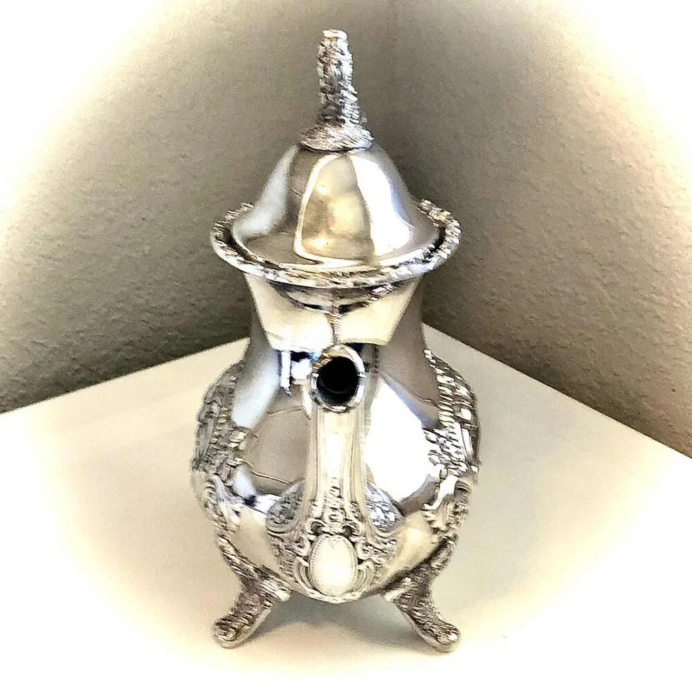 Vintage TOWLE Victorian Cameo Crest Silver Plate Teapot Hinged-lid